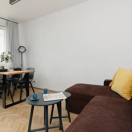 Family Near Old Town By Renters Apartamento