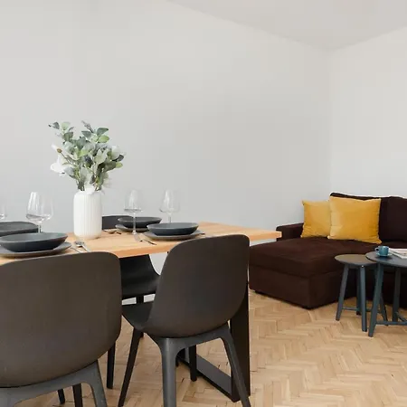 Family Near Old Town By Renters